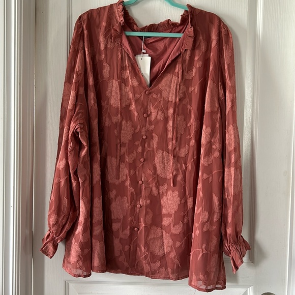 BloomChic Tops - 🎉2x HP🎊🆕NWT BloomChic Blouse